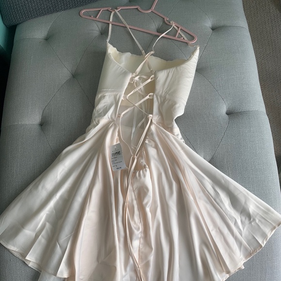 Windsor Sonya Satin Dress - Picture 4 of 5